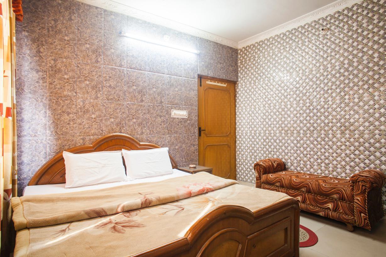 Hotel Grant Deluxe Meerut Exterior photo